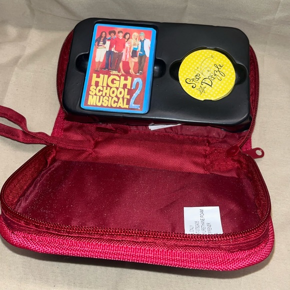 HSM2 trivia game! On the go! - Picture 3 of 6